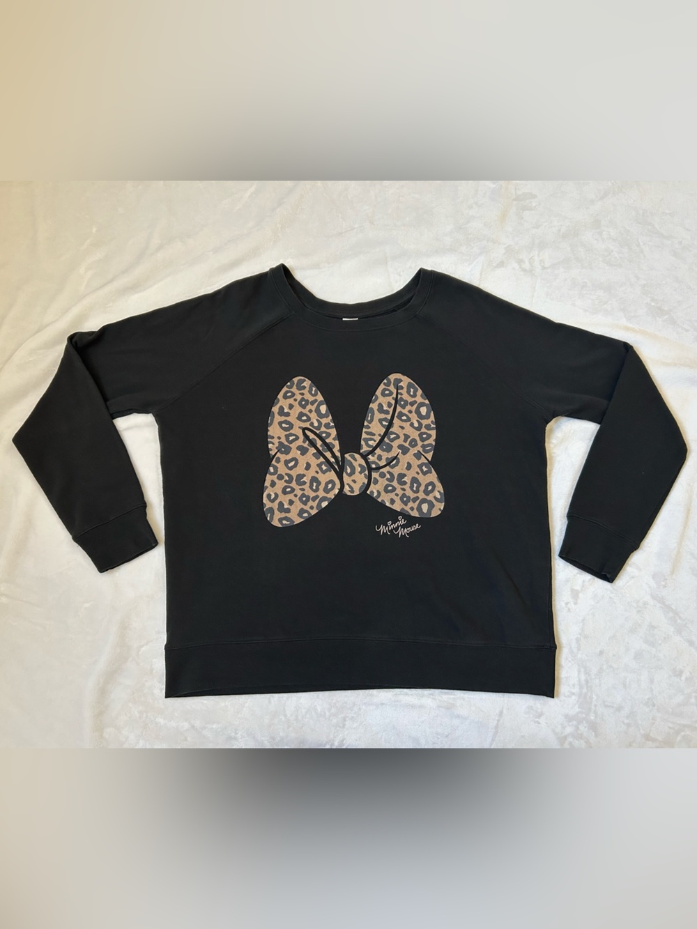 Disney Minnie Mouse Leopard Bow Crewneck XXL